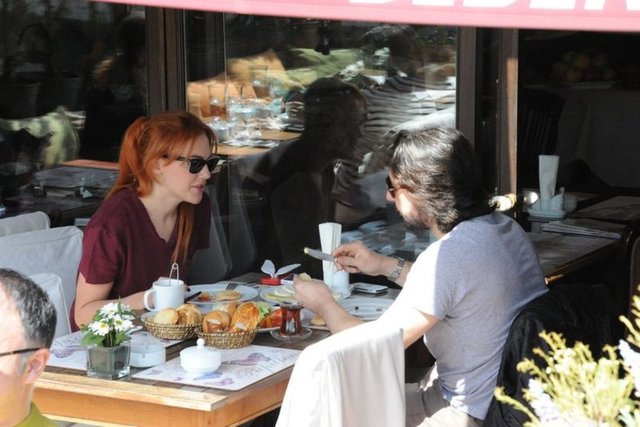 Kızı Lara'yı görmek için geçtiğimiz aylarda Berlin'e Uzerli'nin yanına giden işadamı böylece ilk adımı atmıştı.