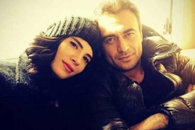 Damadın nikâh şahidi aynı dizide başrol oynayan Kutsi'ydi.