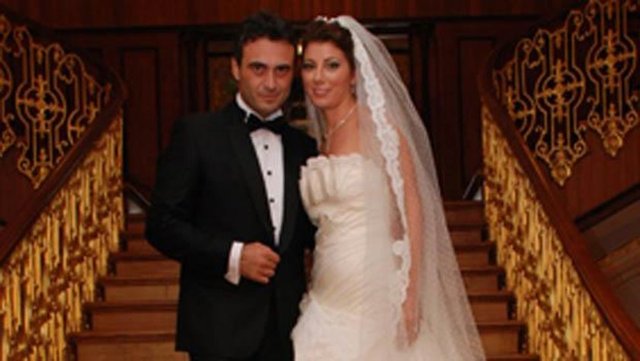 Ünlü şarkıcı, eşi Sinem Bayraktutar'a geri dönmüştü.