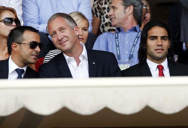 - 18 yıllık kariyeri boyunca 1 milyar 68 milyon 370 bin 548 sterlinlik (3.76 milyar TL) transferde imzası bulunan Mendes'in özellikle Jose Mourinho ve Cristiano Ronaldo ile çok yakın olduğu biliniyor.