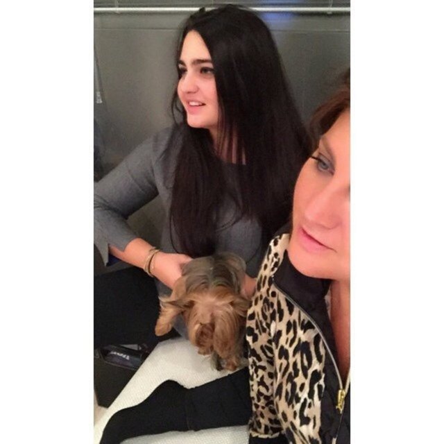 Kızı olmalı insanın, alabildiğine sadık, vefakar. Alabildiğine zorlu ve nazlı kızı olmalı insanın, canını emanet ettiğin, elin, ayağın, gözün kulağın, her şeyin.