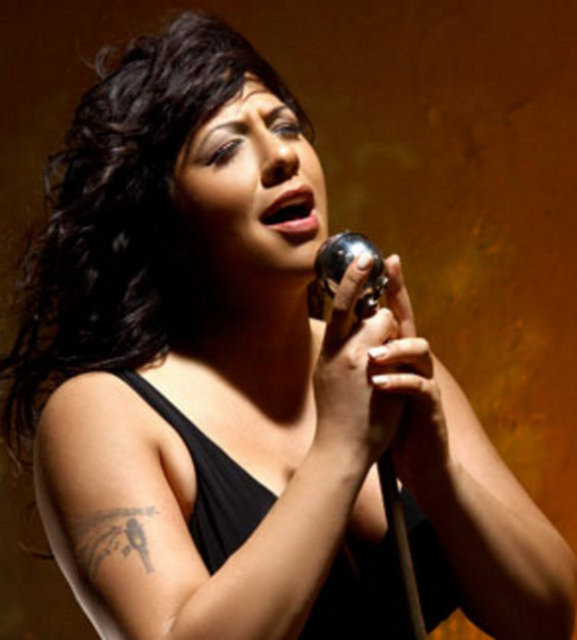 Işın Karaca - Işın Funda Büyükkaraca