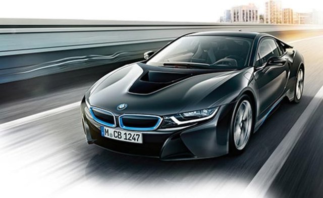 Her ne kadar günümüz hibrit otomobilleri kadar yüksek tork, beygir ve valve gücü sunamasa da 12 volt Bosch marka 12 adet akünün kullanıldığı 1602e..