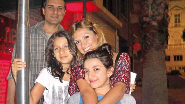 Eski eşi Rafet El Roman'ın Ceren Kalpakarslan ile evlenmesinden sonra kızlarıyla arasının açıldığını, onların artık daha çok babalarıyla vakit geçirdiğini iddia eden Altıntop, konuyla ilgili soruya şöyle yanıt verdi: