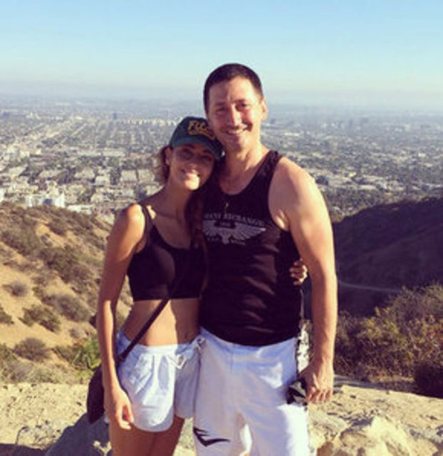 Güneş'in haberine göre güzel oyuncu önceki hafta Murat Han'la Amerika tatilinde çekilen aşk dolu kareleri yine sayfasına ekledi.