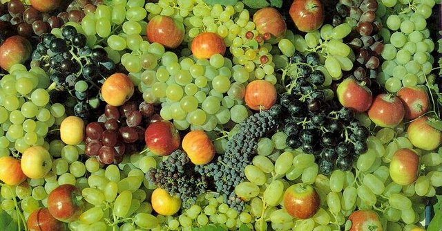 Üzüm kozmetik ürünlerinde de yer almaktadır. Üzüm özü içeren yüz ve vücut kremleri cilt sağlığı için kullanılmaktadır.