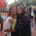 Sibel Can kızını Londra'ya uğurladı