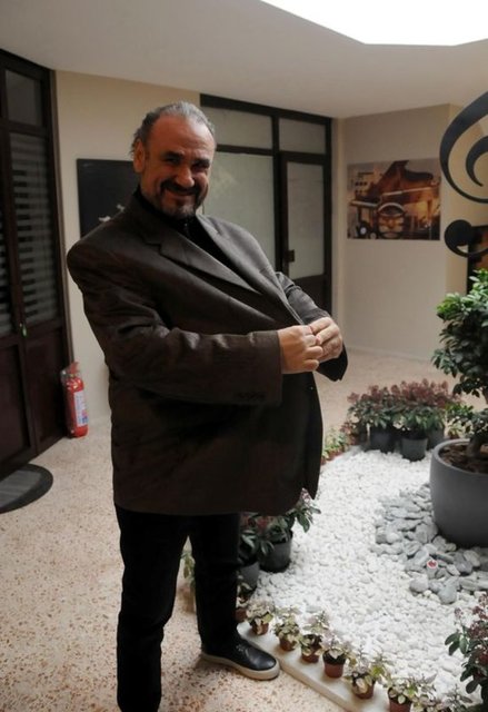 Opera Sanatçısı Hakan Aysev 150 kiloya yaklaşınca mide küçültme ameliyatı olmuştu.