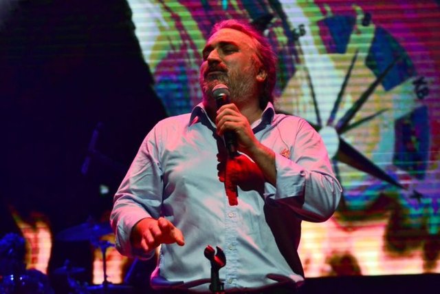 Volkan Konak, önceki akşam Bostancı Gösteri Merkezi'nde konser verdi.