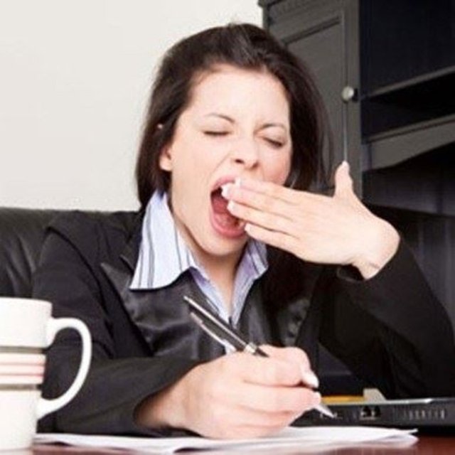 Kendinizi bir haftadır uyumuyormuş gibi hissedebilirsiniz. Kan kaybetmek, enerji veren minerali de kaybetmek demektir. Demir; duygu durumunu düzenleyen serotonin hormonu için önemli bir etken maddedir.