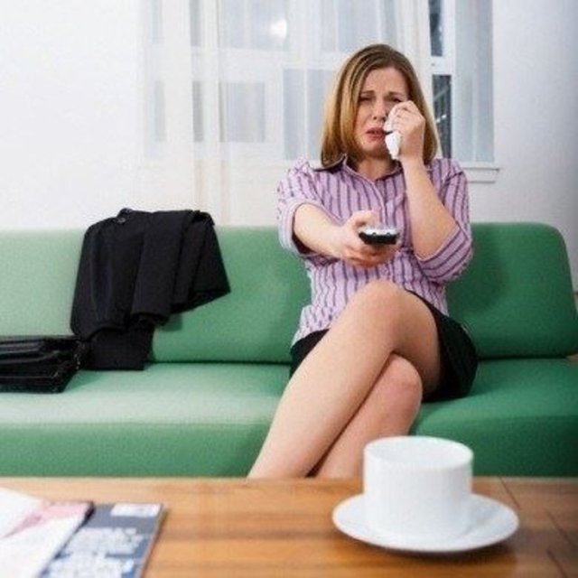 Aşırı duygusallık yüzünden bilim kurgu filminde bile ağlayabilecek hale gelen kadın, bir drama kraliçesine dönüşüyor.