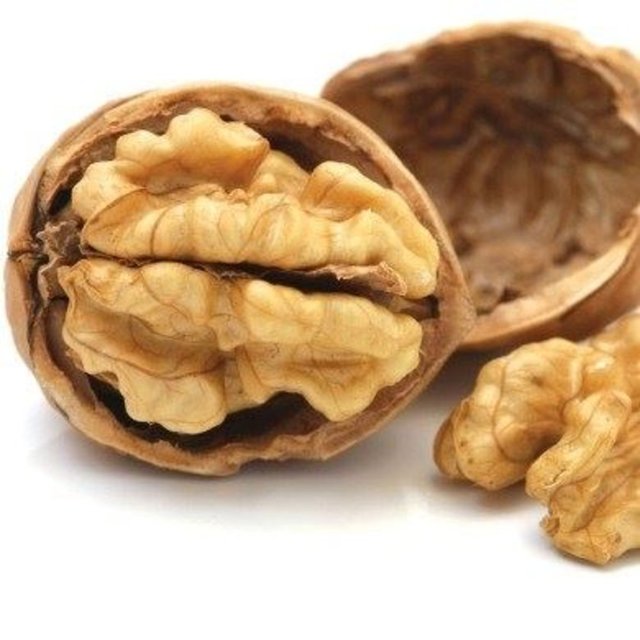 Bundan uzak durmak için bol sıvı alımı, ceviz ve somon gibi omega3 asitlerinden zengin beslenme, şişliğin en az seviyede oluşmasını sağlıyor.