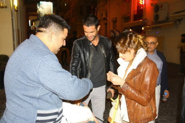 Yüksel Aksu ,Seden Kutlubay, Macit Koçer de romantik çiftin heyecan ve mutluluğuna şahitlik edip, kararlarından dolayı tebrik ettiler.