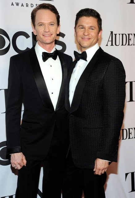 Neil Patrick Harris de geçtiğimiz Cumartesi günü gerçekleşen törenin ardından Twitter'da "Tahmin edin ne oldu ! David Burtka ve ben hafta sonu İtalya'da evlendik" mesajını paylaşmıştı.