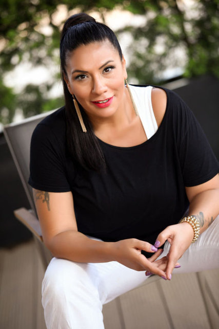 Hürriyet'in haberi göre; Işın Karaca, düğüne kızı Mia ve sevgilisi Turgut Odabaş'la geldi. Odabaş'ın doğum günü olan 9 Eylül'de evlenmek isteyen Karaca, Fettah Can-Cansu Kurtçu'nun aynı tarihi seçmesi nedeniyle düğünü kasım ayına erteledi.