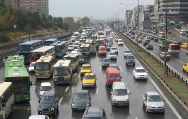 Motorlu Taşıtlar Vergisi enflasyon farkıyla taksitlendirilebilecek. Bu yılın ocak ayında ödenmesi gereken Motorlu Taşıtlar Vergisi'nin birinci taksiti de aftan yararlanacak. Ancak temmuz ayında ödenmesi gereken MTV taksitlendirilemeyecek.