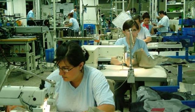 Bu yasa, kamu ve özel sektör olmak üzere Türkiye genelinde sayıları 2 milyona ulaşan taşeron işçilerin yaşamında ciddi değişiklikler yapacak.