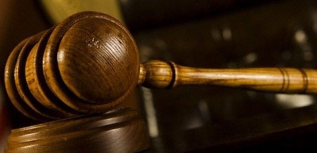 Mahkemelerin üst düzey kamu görevlileri hakkında verdiği atama, görevden alma, göreve son verme yer değiştirme, görev ve unvan değişikliğiyle ilgili iptal ve yürütmenin durdurulmasına ilişkin kararların gereği iki yıl içinde yerine getirilecek.