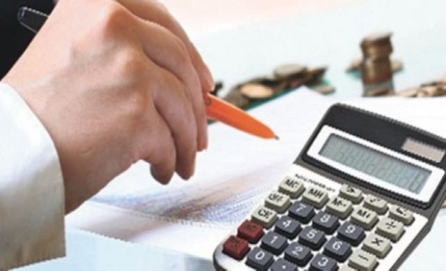 Bu kişi yapılandırmadan yararlandığında 2 bin lira vergi aslı, 2 bin lira vergi ziyaı cezası, 32 lira özel usulsüzlük cezası ve 640 lira da enflasyon farkı olmak üzere 4 bin 672 lira ödeyecek. -  -