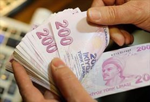 120 LİRANIN ALTINDAKİ CEZA SİLİNECEK - 31 Aralık 2013 tarihinden önce kesilmiş ancak yasanın yürürlüğe girdiği tarihe kadar vatandaşa tebliğ edilmemiş olan 120 liranın altındaki para cezaları silinecek.