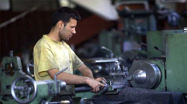 Kamudaki taşeron işçilerin sendikalı olmasını teşvik eden düzenleme, özelleştirmeler dolayısıyla yıllardır kan kaybeden işçi sendikalarına taze kan sağlayacak.