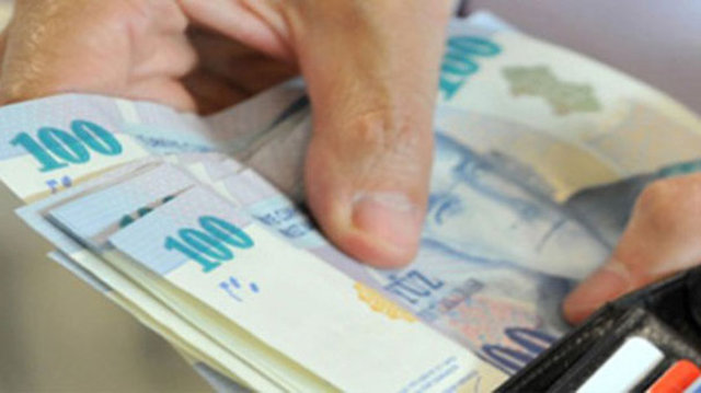 KREDİ KARTIYLA BORÇ ÖDEMESİ YAPILABİLECEK - Dileyenler vergi ve prim borçlarını kredi kartıyla da ödeyebilecekler. Mükellefler bankalarına talimat vererek taksitlerinin her ay kredi kartından çekilmesini isteyebilecekler.