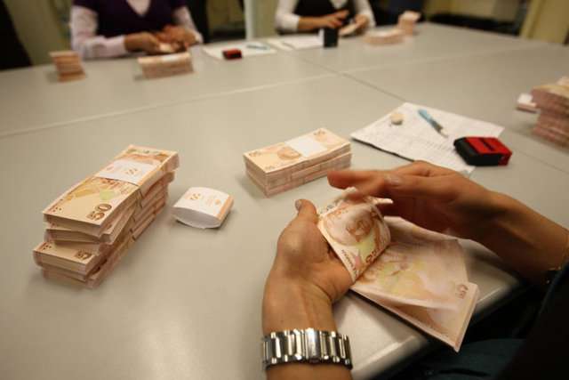 B- İdari para cezalarının kesinleşmiş alacak olabilmesi için idari yaptırım kararlarına karşı süresi içerisinde dava açılmaması veya dava açılmış olmakla birlikte yargılama aşamalarının son bulması gerekiyor.