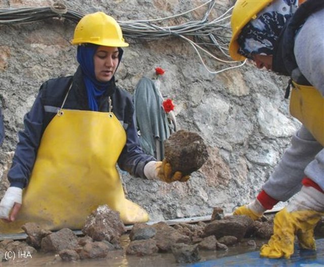 Taşeron sisteminde yapılan değişiklik taşeron işçilerinin yanı sıra sendikaları ve diğer işçileri de doğrudan etkileyecek.