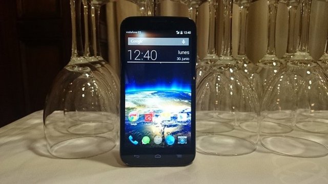 141x71.4x9.5 ölçülere sahip olan telefon 162 gram ağırlığında.