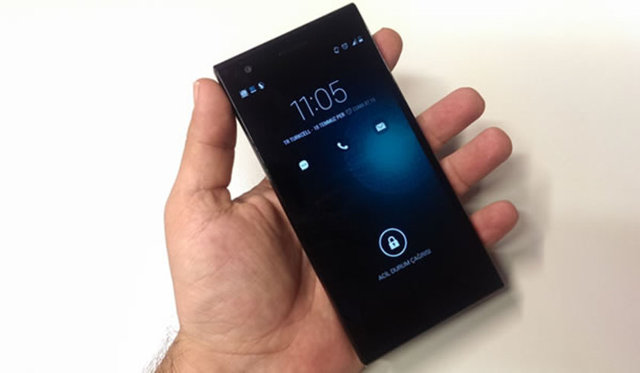 8 saat konuşma (3G) ve 240 saat Stand by (3G) özelliği bulunuyor.