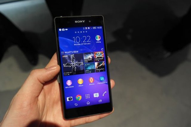 SONY XPERIA Z3: - Android işletim sistemiyle gelen Sony Xperia Z3, 2.5 GHz Quad Core işlemciye ve 5.2 inç ekrana sahip.