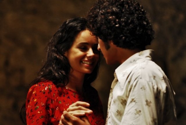 Beynelmilel (2006) -  - Filmde 12 Eylül 1980 sonrası sıkıyönetiminin, doğuda yerel halk ve çalgıcı sınıfı üzerine etkileri trajikomik bir şekilde anlatılıyor.