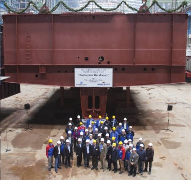 DEVASA GEMİLER NASIL YAPILIYOR? - Suyun üzerindeyken hayranlıkla baktığımız o dev gemiler nasıl yapılıyor hiç merak ettiniz mi?