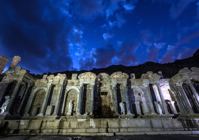 Bir yıl sürmesini planladıkları projenin bugüne kadar olan bölümünde ortalama 6 bin kilometre yol yapmışlar ve 50 bin fotoğraf çekmişler. Dile kolay! Her durak farklı anılar barındırıyor.