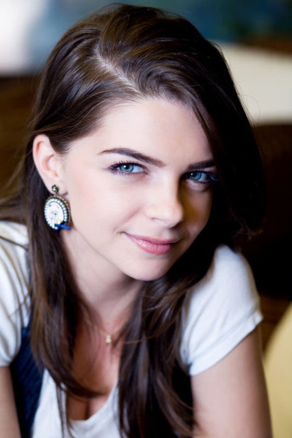 İçimden öyle geldi, öyle hissettim, öyle yaşadım. Her zaman kalbimi dinlemiş, hem de aklımı hesaba katarak bir şeyler yapmaya çalışmışımdır. O yaşta onu yaşamam gerekiyordu ve hiçbir zaman da bundan pişman olmadım.