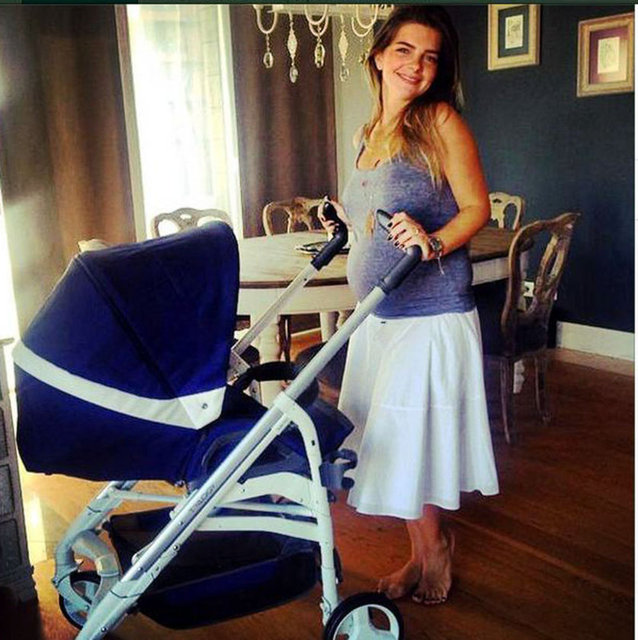 Benim için her zaman önemli olan aile kurmaktır. Kadınlara en büyük tavsiyem; Ne olursa olsun, meslek, kariyerinizden vazgeçmeyin.Ben çocuk da yapılır kariyer de sloganını savunuyorum."