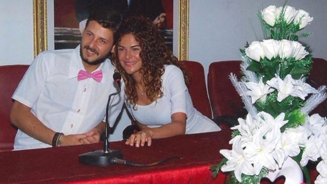 Bebek bekledikleri yönündeki iddialar karşısında suskunluğunu koruyan Gamze Topuz ve Ümit Kantarcılar, sevenlerini bebek müjdesinden önce düğün müjdesiyle şaşırttı.
