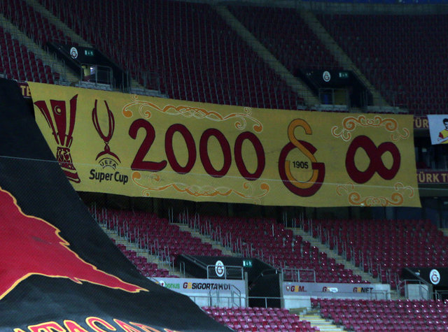 Türk futbolu ve Galatasaray'ın efsane oyuncularından "Taçsız Kral" lakaplı Metin Oktay, ölümünün 23. yıl dönümünde Türk Telekom Arena'da unutulmadı.