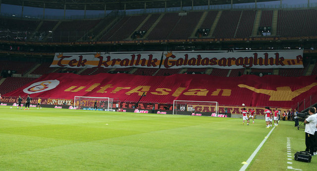 -  Türkiye'de ilk kez uygulanan bu cezalandırma yöntemiyle, bir müsabaka ev sahibi takım taraftarından yoksun ancak konuk ekip seyircisi önünde oynanmış oldu.