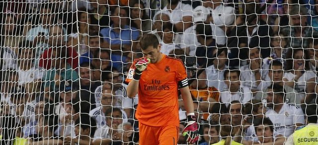 Mücadele sonrası Santiago Bernabeu'da Casillas ıslıklandı. Başkan Florentino Perez istifaya davet edildi.