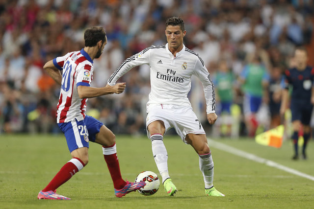 "Ezeli rakibimizi kendi sahasında yenme zevkini bize yaşattığın için teşekkürler Arda" yönünde mesajlar atan taraftarlar yıldız futbolcunun Atletico de Madrid'in en önemli oyuncularından biri olduğu işaret ettiler.