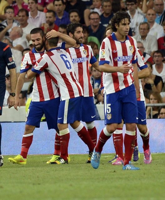 Öte yandan İspanyol spor medyası, internet sitelerinde yaptığı yorumlarda, Real Madrid'in 3 maçta 2 yenilgi alarak lige kötü bir başlangıç yaptığı yazılarak, "Türk futbolcunun golüyle yenilen yaralı bir Real Madrid'de ilk kriz başladı" denildi.