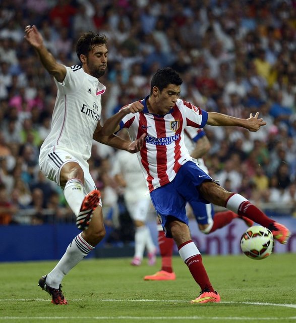 Karşılaşmayı cezalı olduğu için tribünlerde izleyen teknik direktör Simeone ise Arda'nın attığı gol sonrası çocuğuna sarılarak beraberce "Arda Turan, Arda Turan" sloganları attığı belirtiliyor.