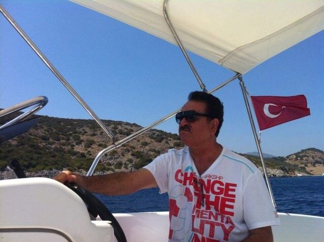 Maddi olarak zor günler geçiren İbrahim Tatlıses, beyin ameliyatı öncesi küçülme kararı aldı. Otellerini satışa çıkaran sanatçı, Seyrantepe'deki binası için de bir inşaat firmasıyla görüşüyor. -