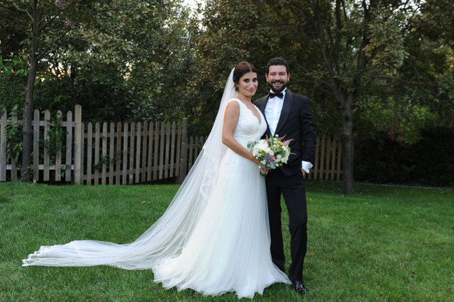 Türk Pop Müziği'nin son dönemdeki yükselen yıldızı İrem Derici, geçtiğimiz akşam radyo programcısı Rıza Esendemir ile hayatını birleştirdi.