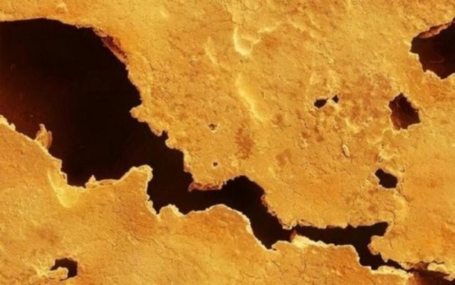 Yerken çıtır çıtır ses çıkaran bir şey...