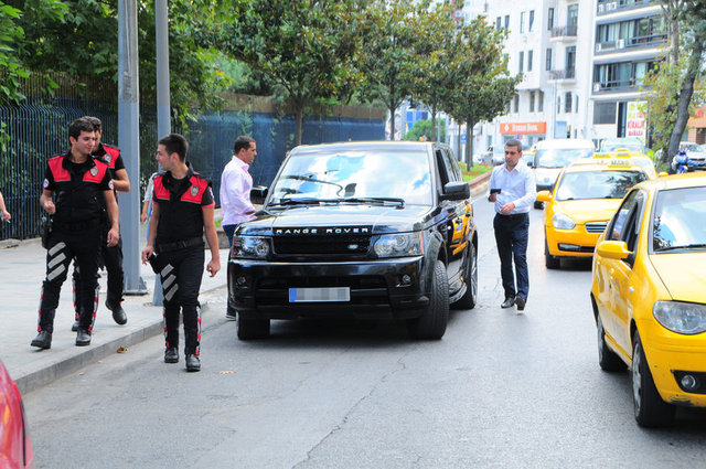 İşadamı Kaan Boyner, önceki gün Nişantaşı'nda jipiyle seyir halindeyken motosikletli polisler - tarafından durduruldu.