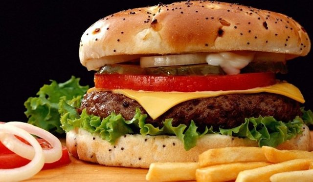 Fast food ürünleri: -  - Fast food'lar, çağımızda en fazla bağımlılık yapan yiyecekler arasındadır.
