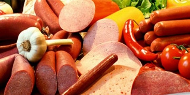 Pek çok yönden sağlıksız olan bu yiyecekler yerine işlemden geçmemiş etleri tercih edin.