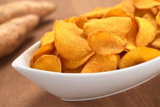 Patates cipsi: -  - Yüksek oranda tuz ve yağ içerdiği için sağlığa çok zararlı olan cips, 'zevk merkezi' hipotalamusu uyararak kişide gitgide daha fazla yeme isteği uyandırır.